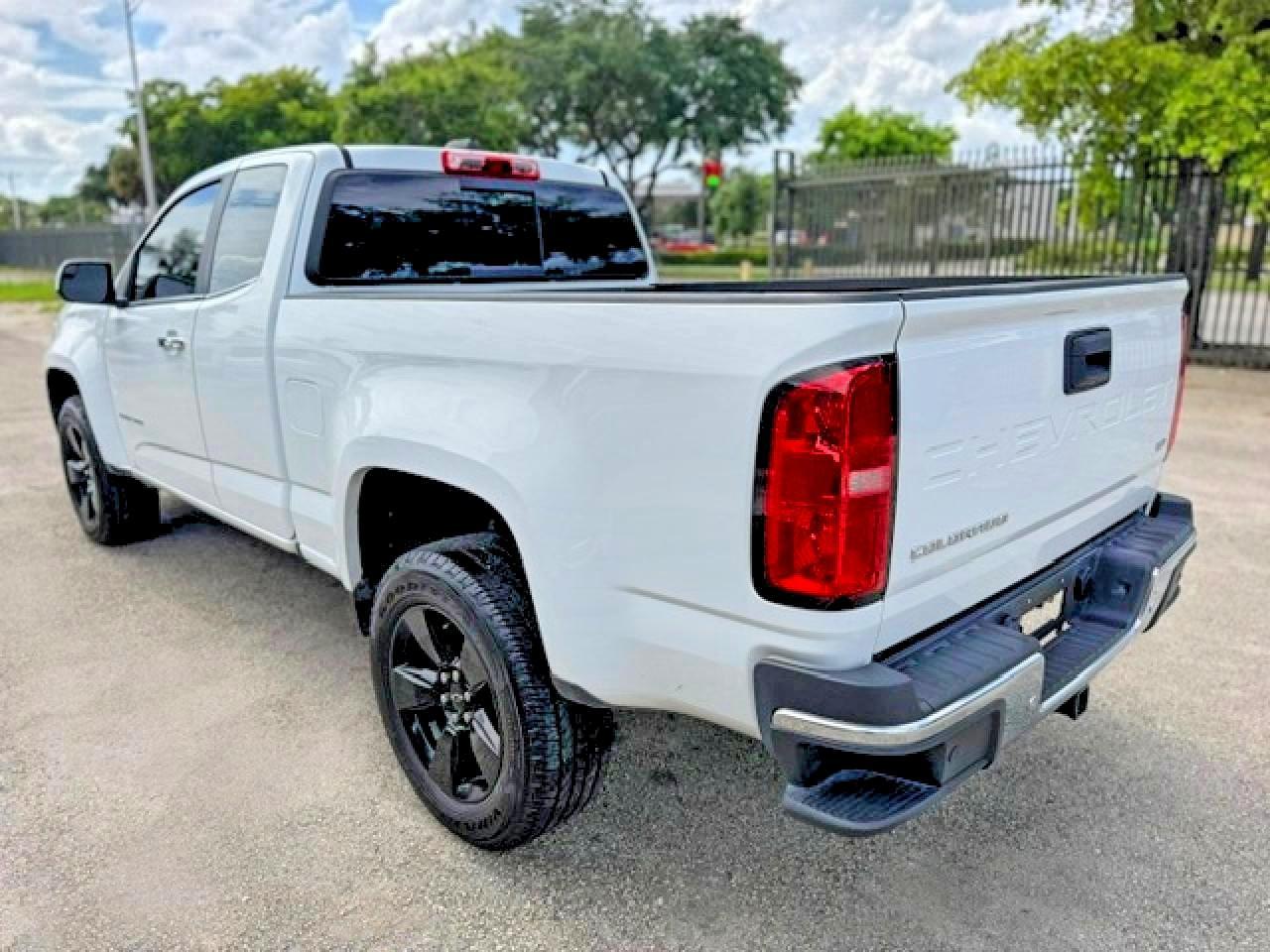 2021 Chev Colorado L - Image 2