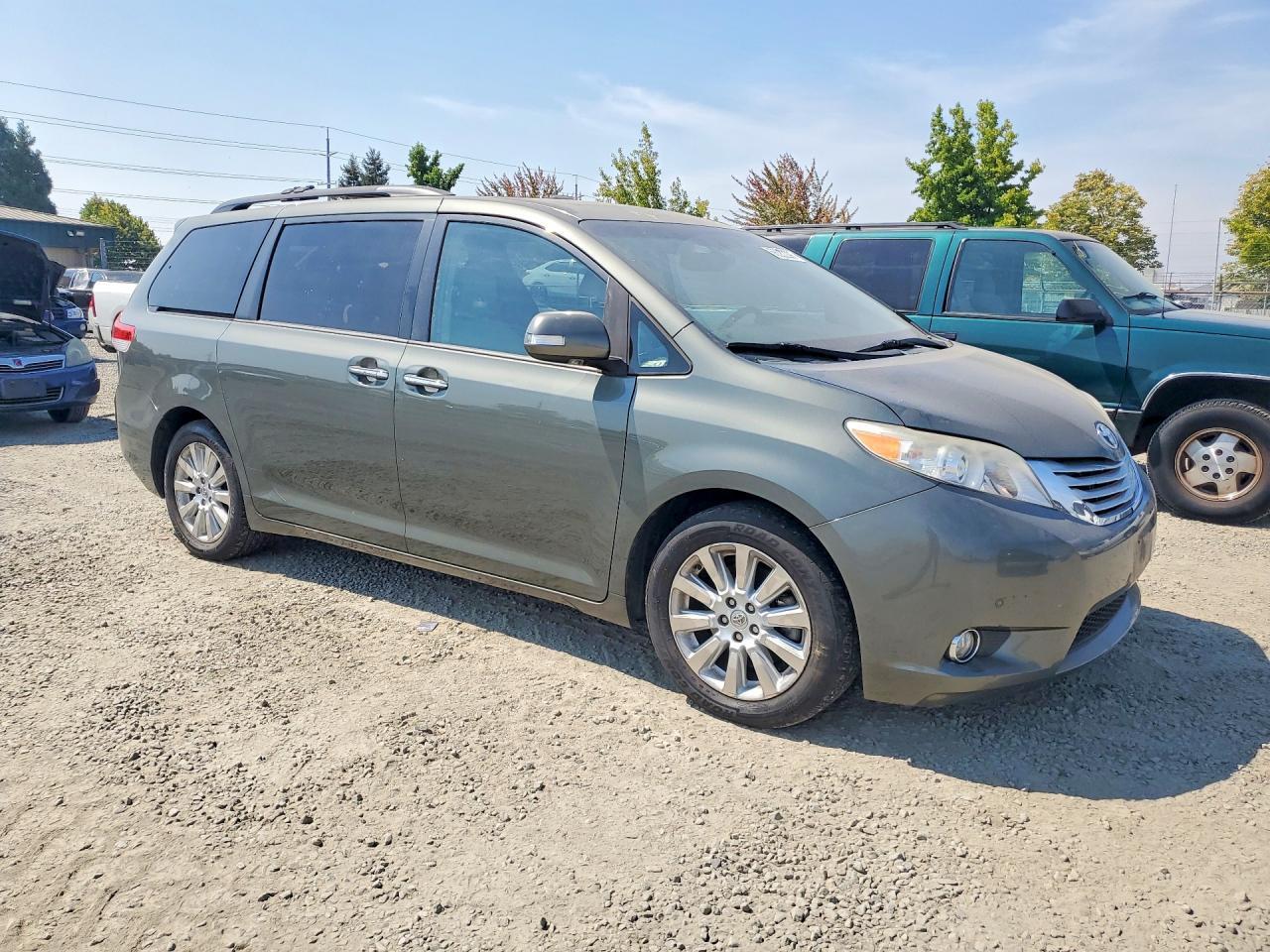 2013 Toyota Sienna Limited 7-Passenger - Image 4