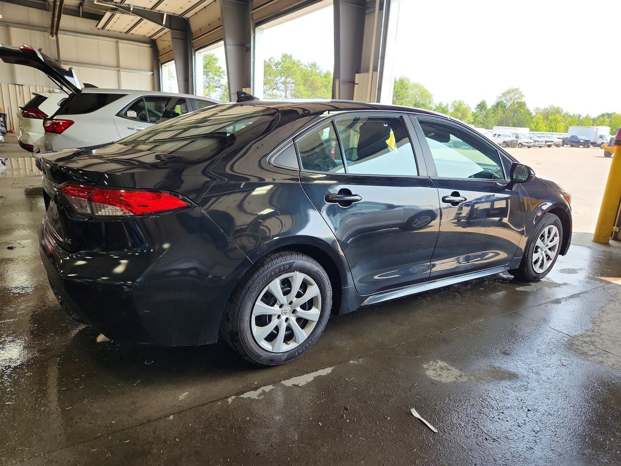 2021 Toyota Corolla Le - Image 3