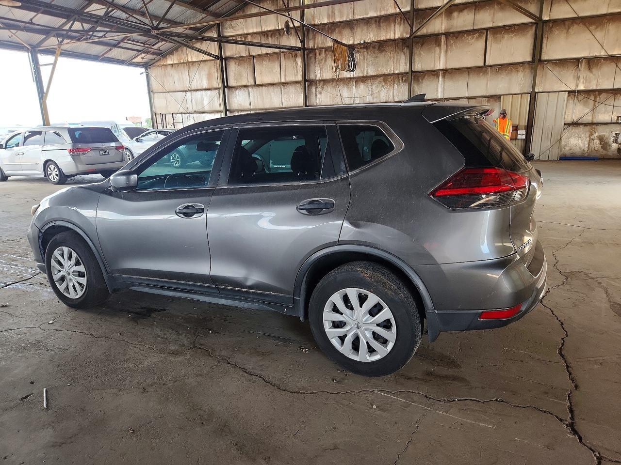 2017 Nissan Rogue S - Фото 2