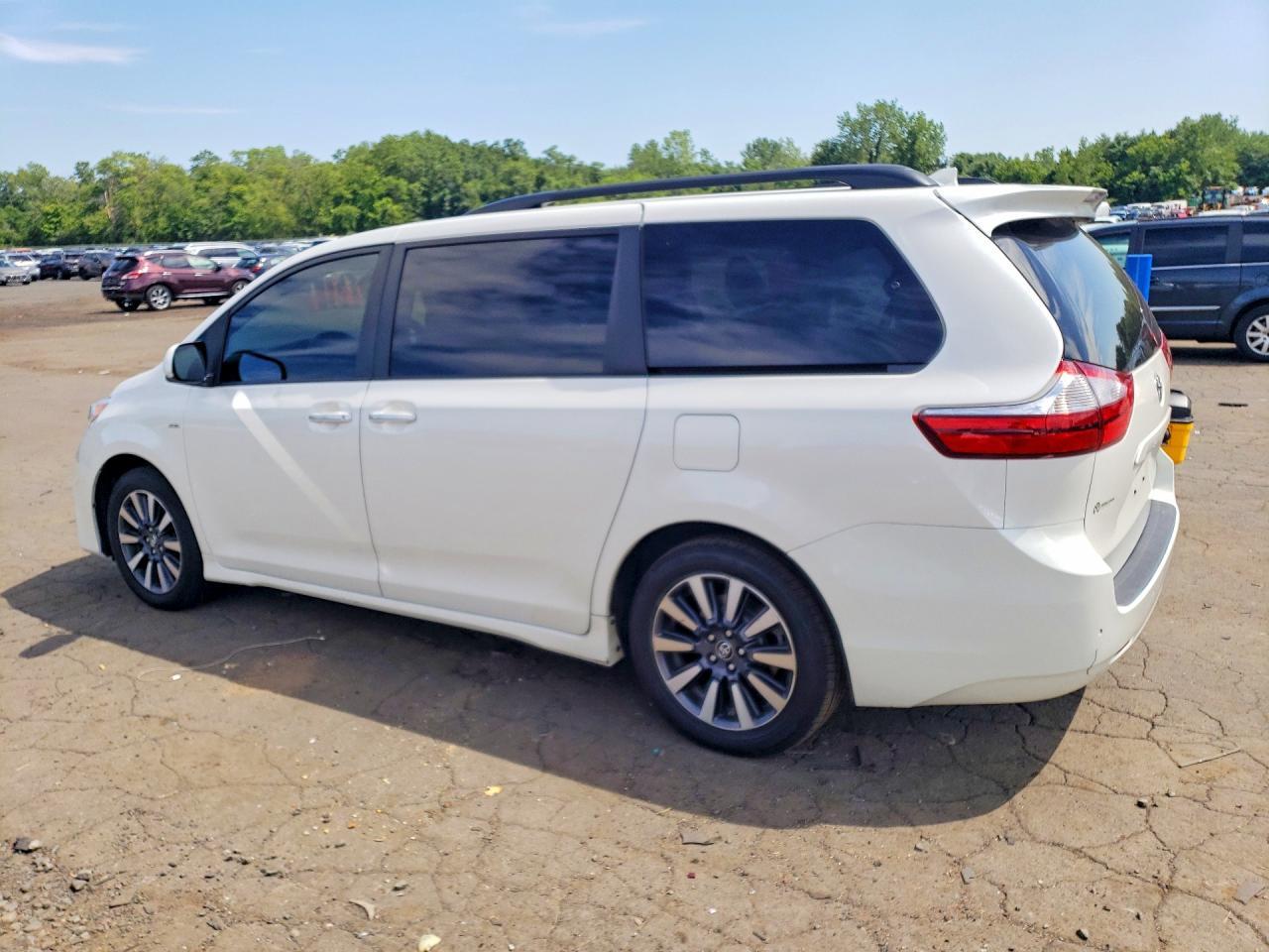 2019 Toyota Sienna Xle Premium 7-Passenger - Фото 2