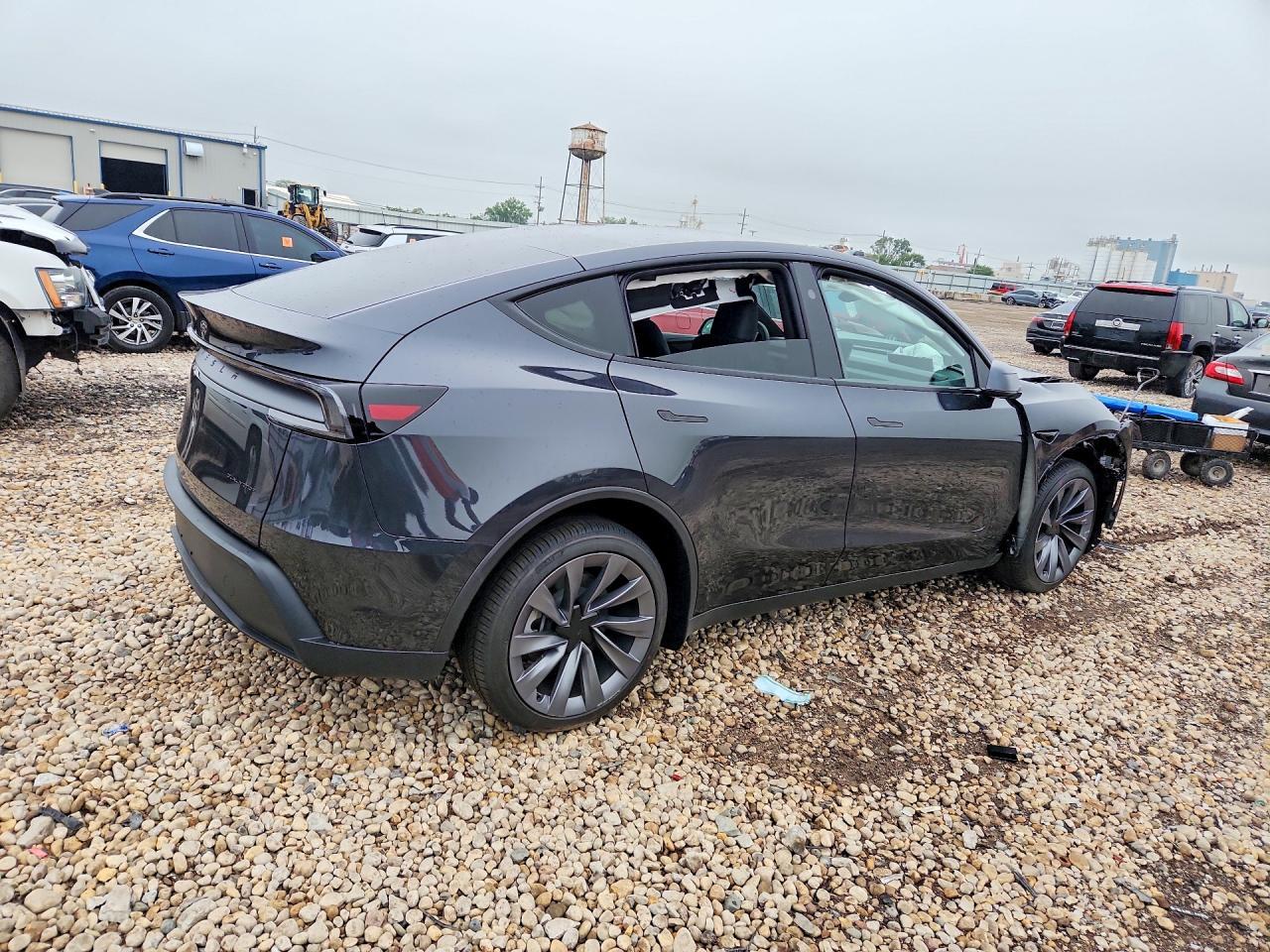 2026 Tesla Model Y - Image 3