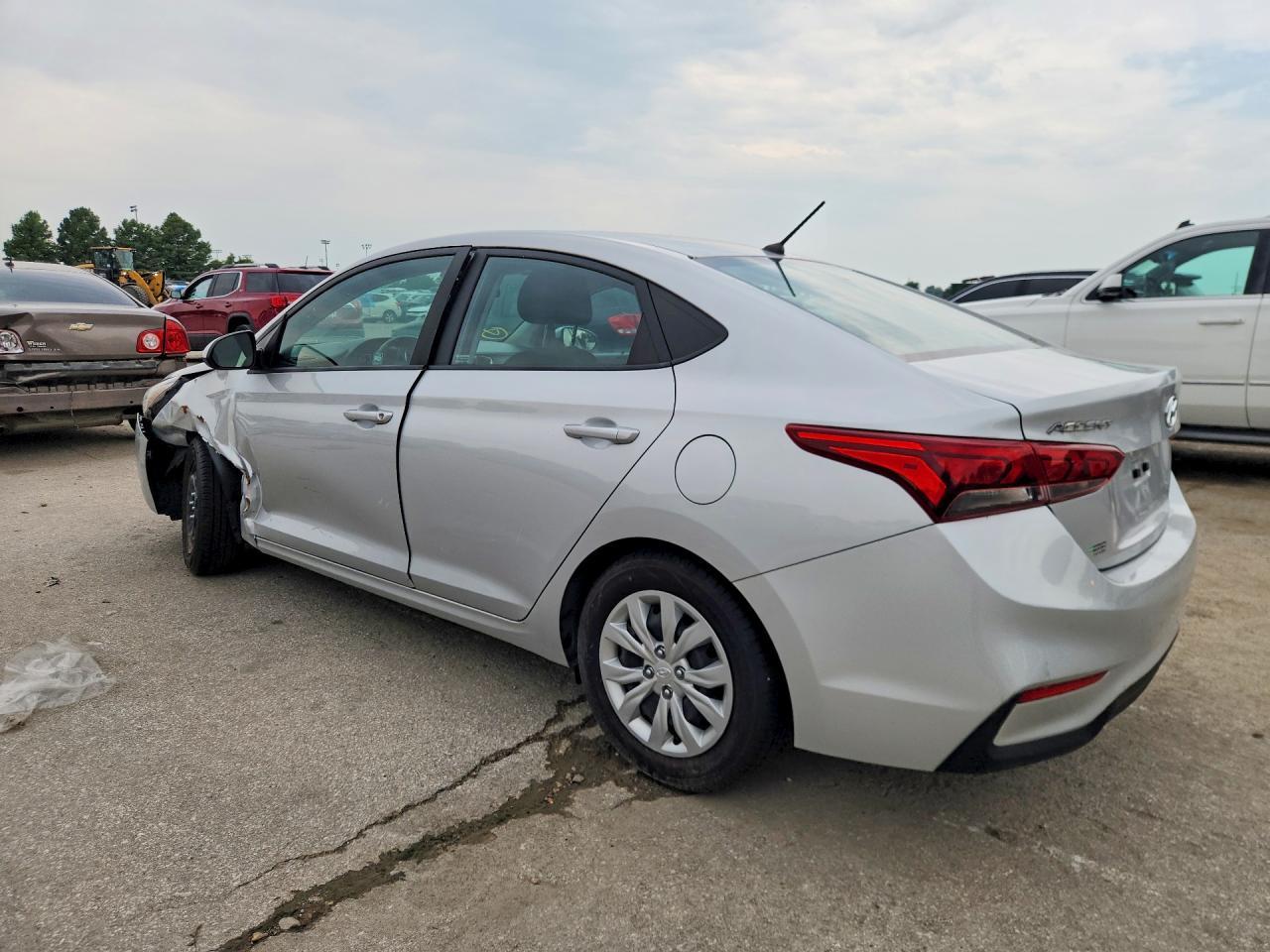 2021 Hyundai Accent Se - Фото 2