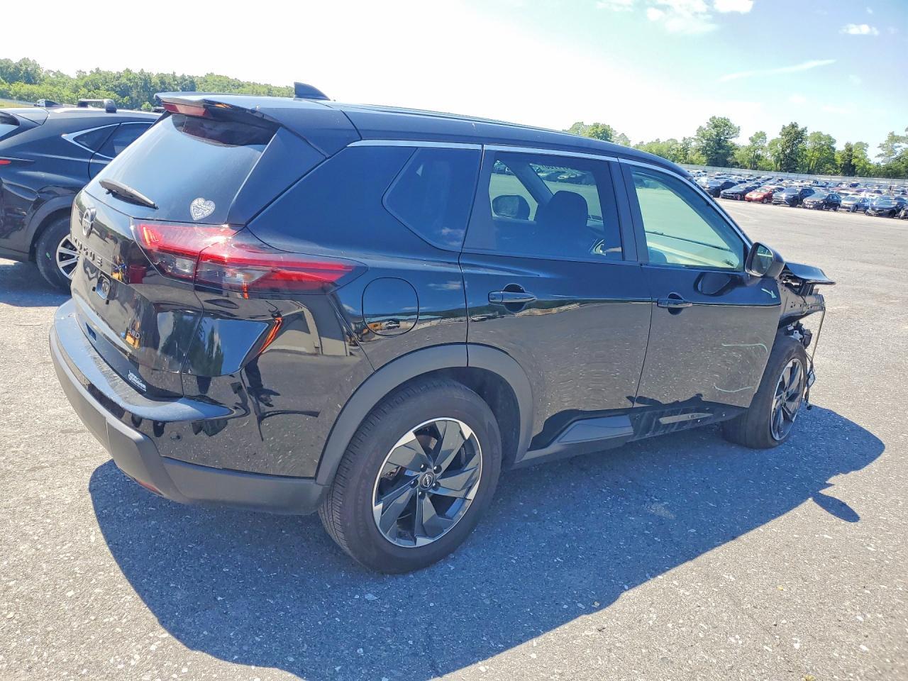 2025 Nissan Rogue Sv - Image 3