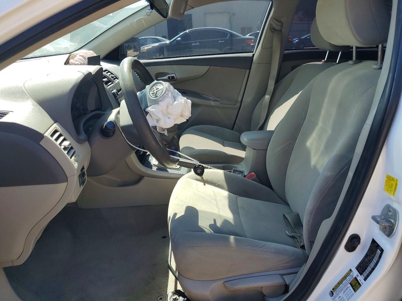 2010 Toyota Corolla Le - Фото 7