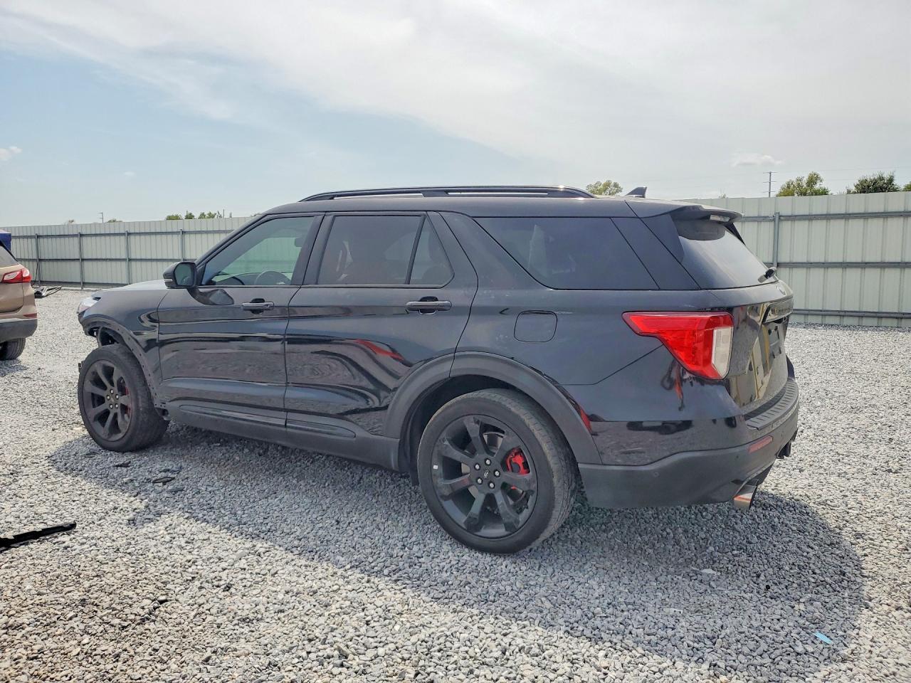 2020 Ford Explorer St - Image 2