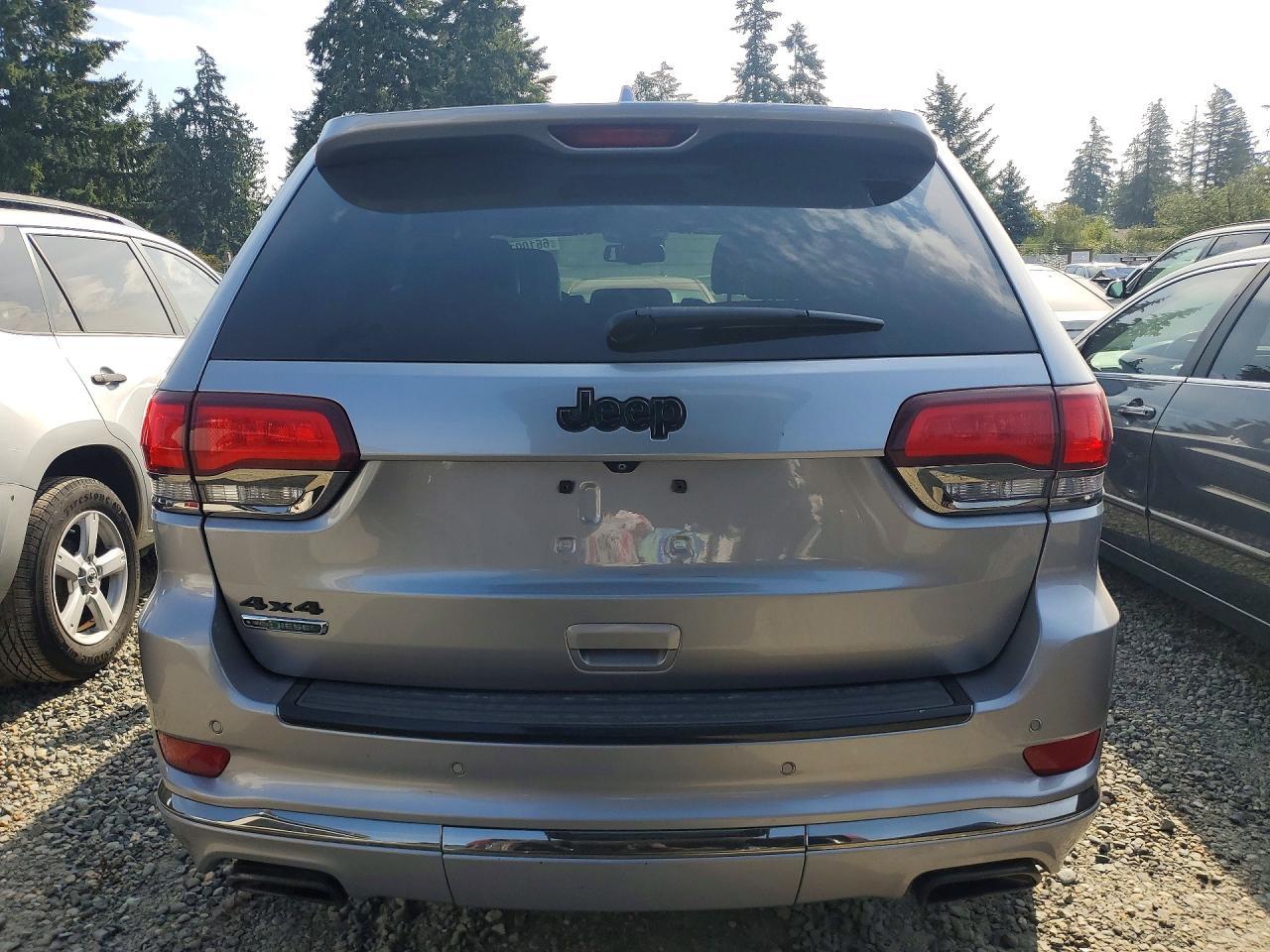 2015 Jeep Grand Cherokee Overland - Image 6