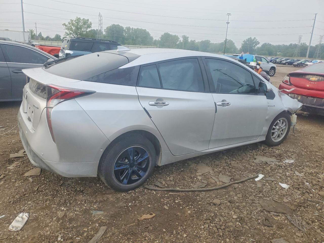 2017 Toyota Prius Three - Image 3