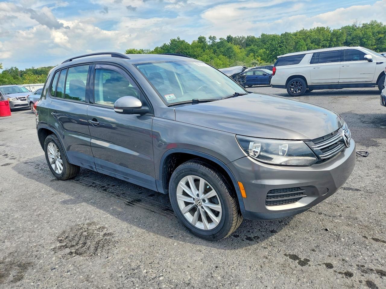 2018 Volkswagen Tiguan Limited - Image 4