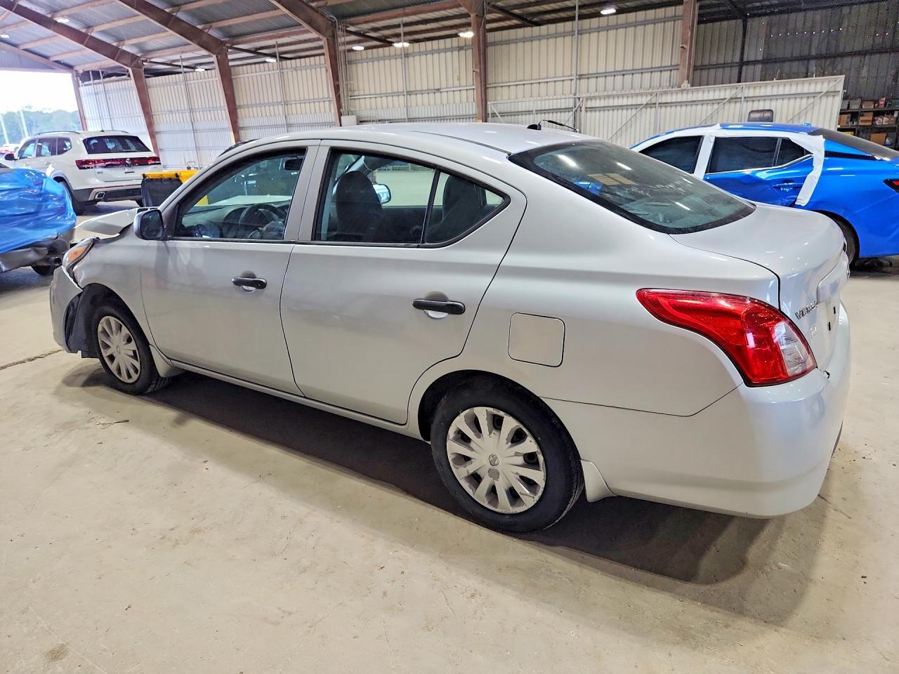 2015 Nissan Versa 1.6 S - Фото 2