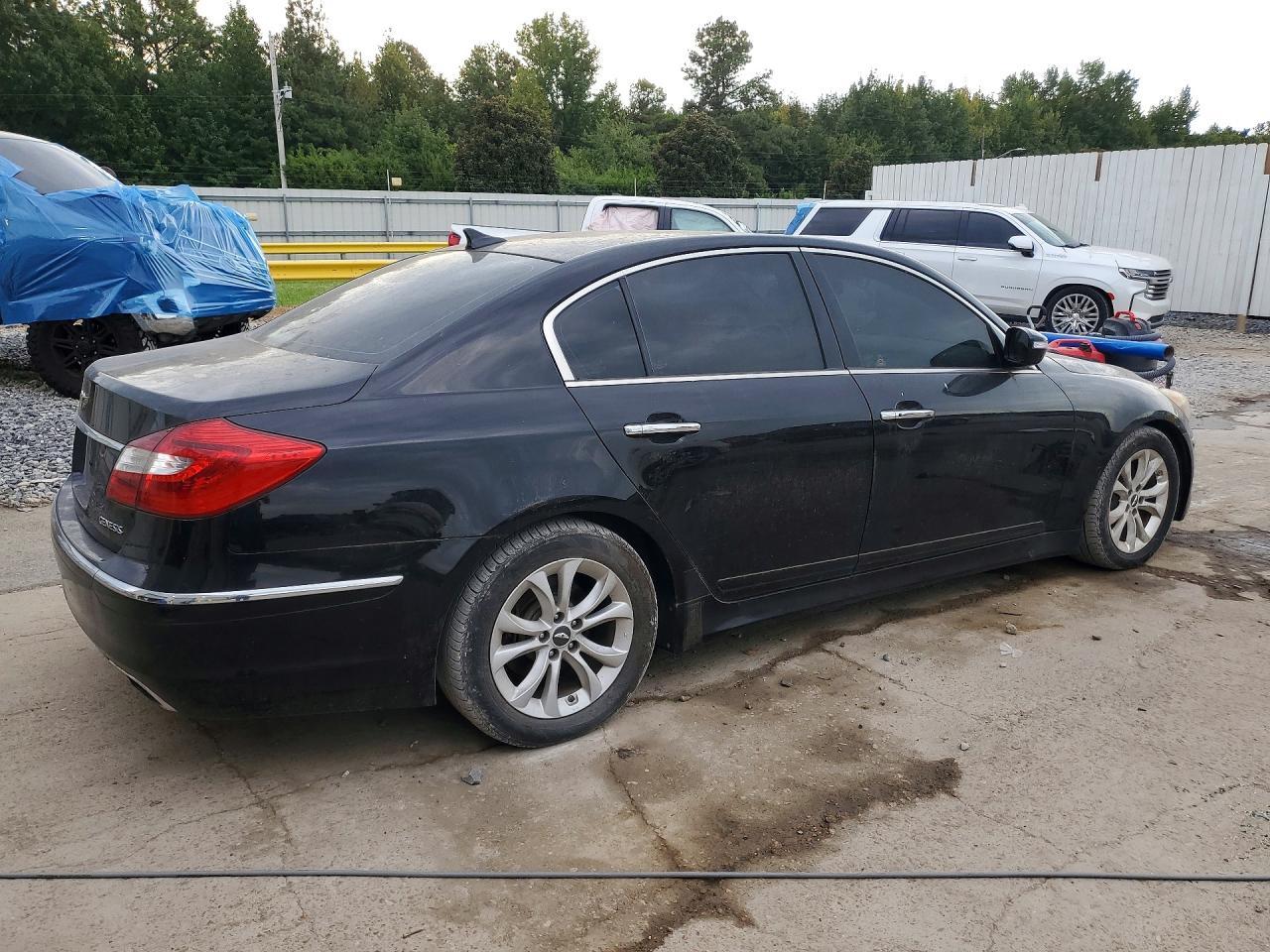 2013 Hyundai Genesis 3.8L - Фото 3