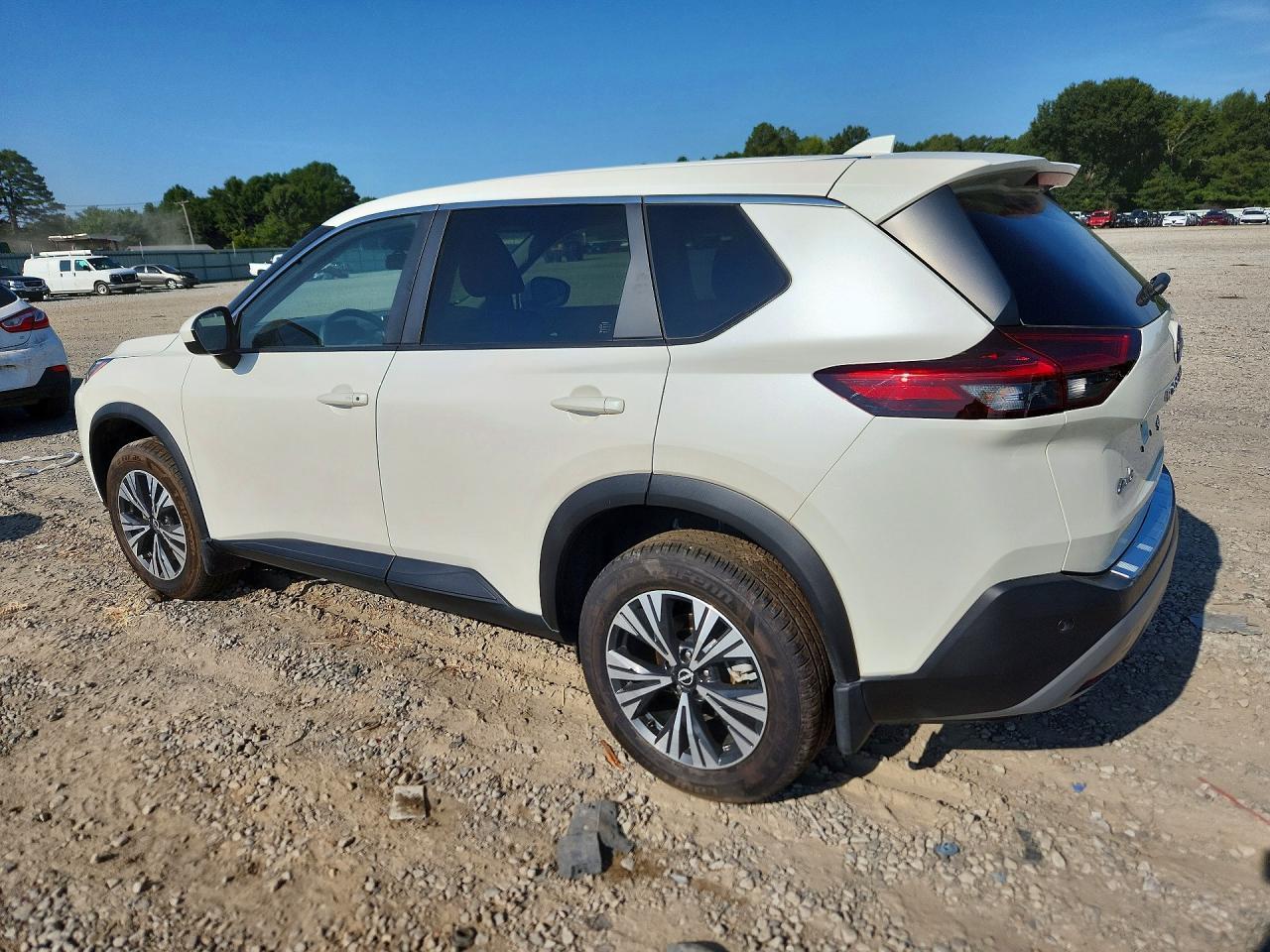2023 Nissan Rogue Sv - Image 2