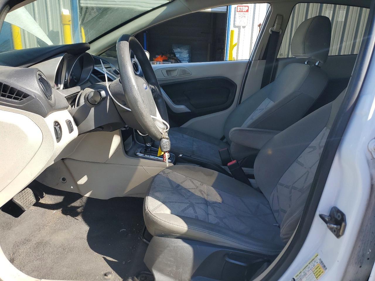 2013 Ford Fiesta Se - Фото 7