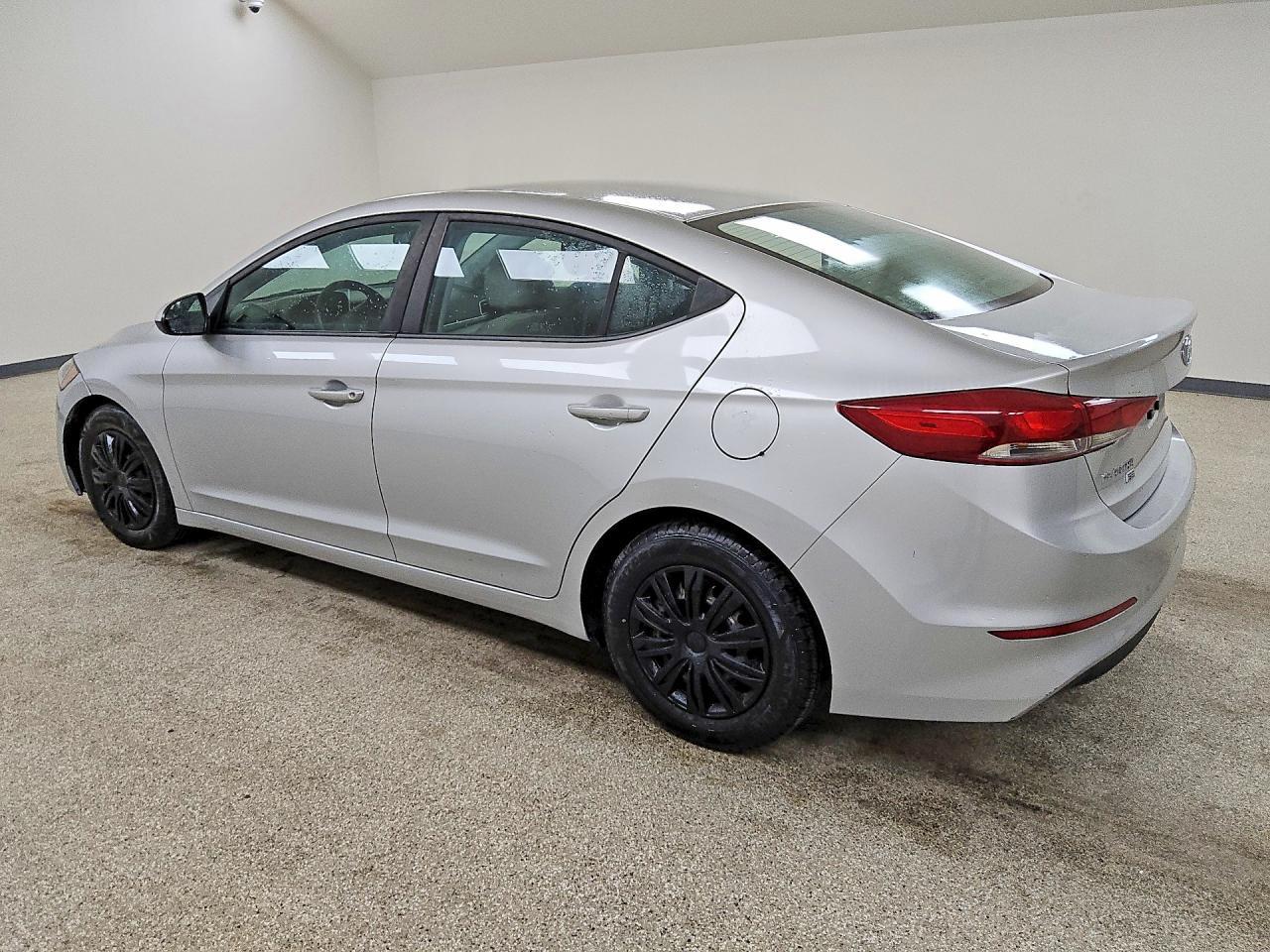 2018 Hyundai Elantra Se - Image 2