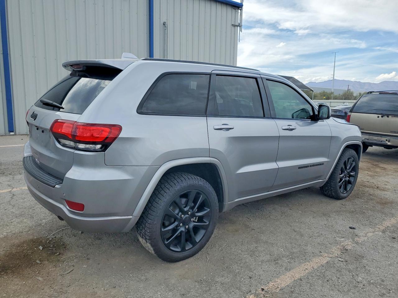 2021 Jeep Grand Cherokee Laredo - Фото 3