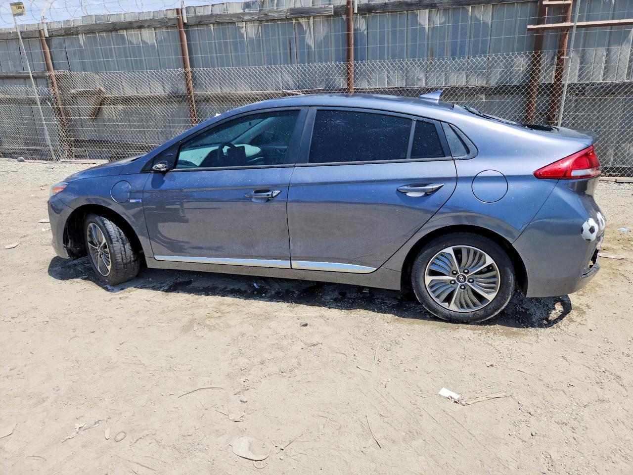 2020 Hyundai Ioniq Se - Фото 2