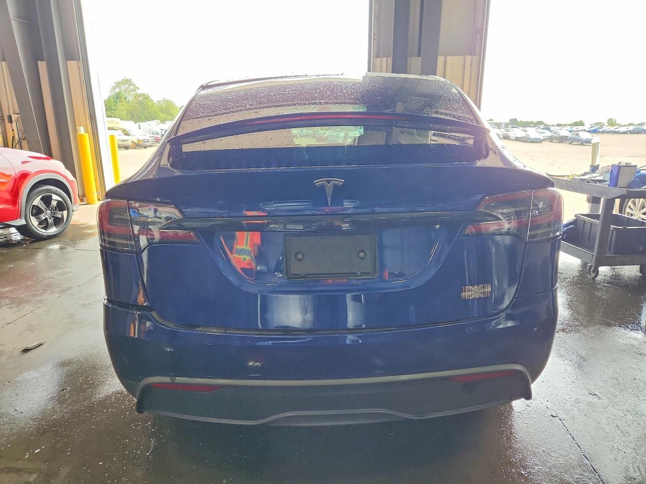 2022 Tesla Model X - Image 6