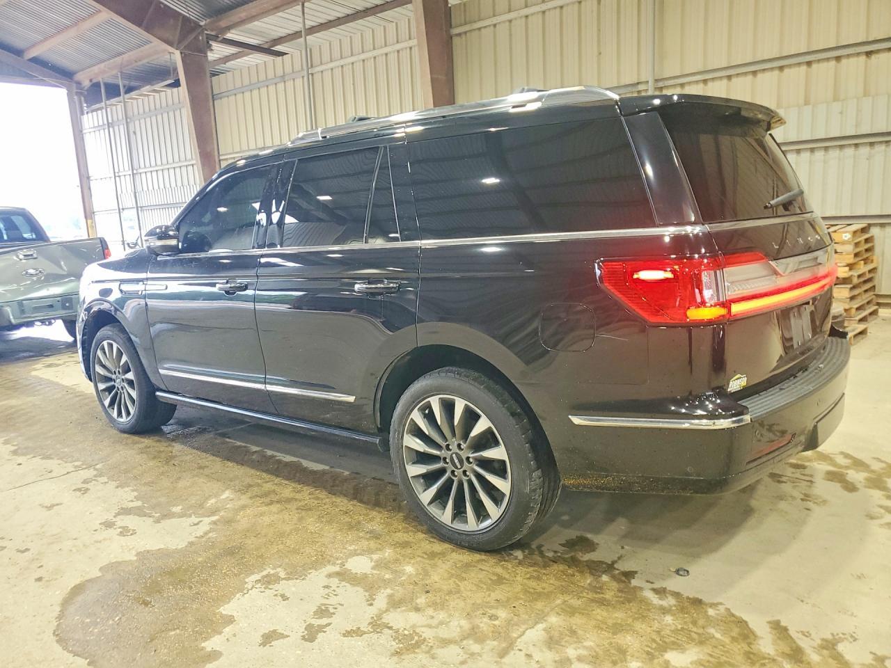 2021 Lincoln Navigator Reserve - Фото 2