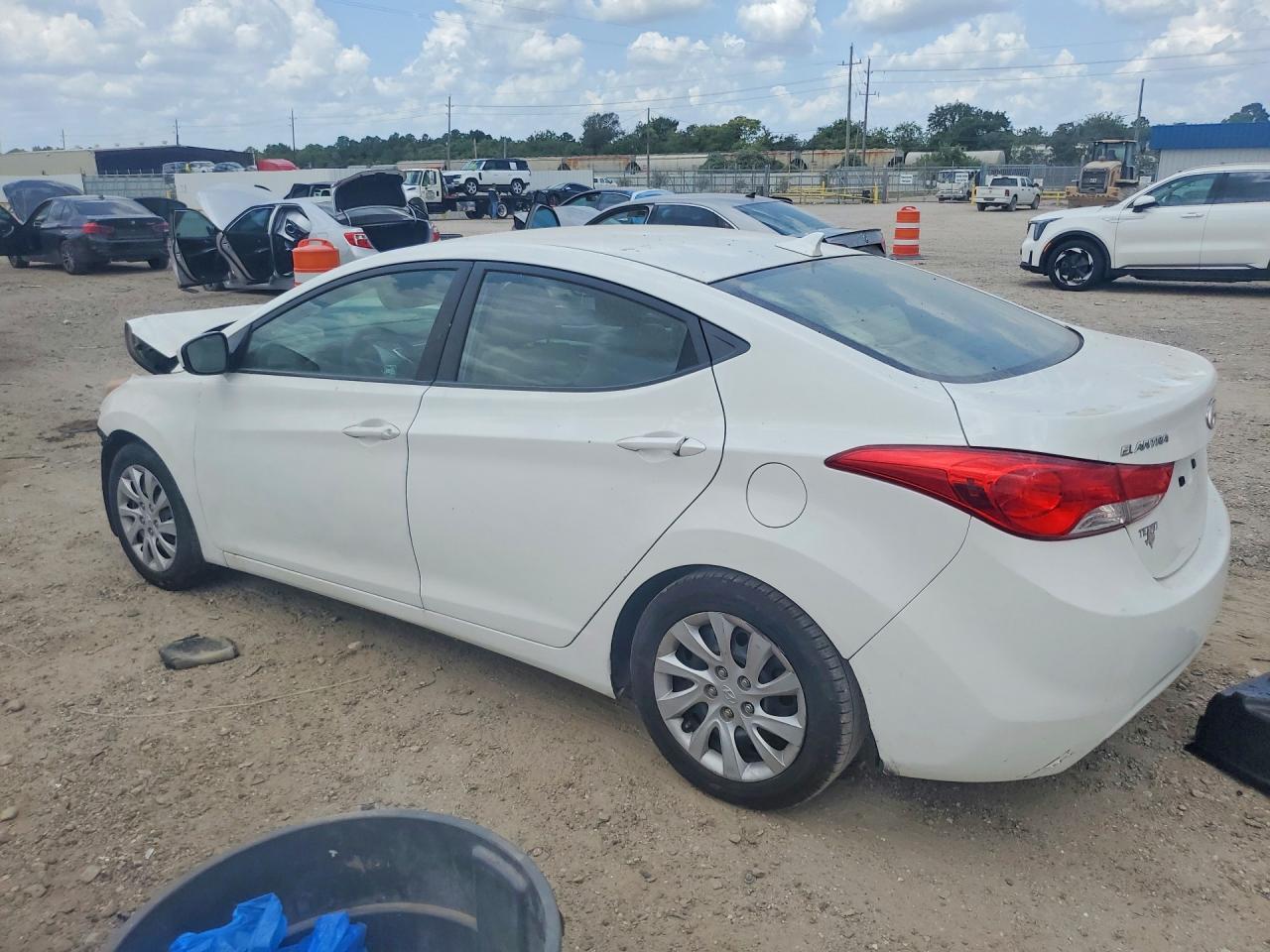 2012 Hyundai Elantra - Image 2