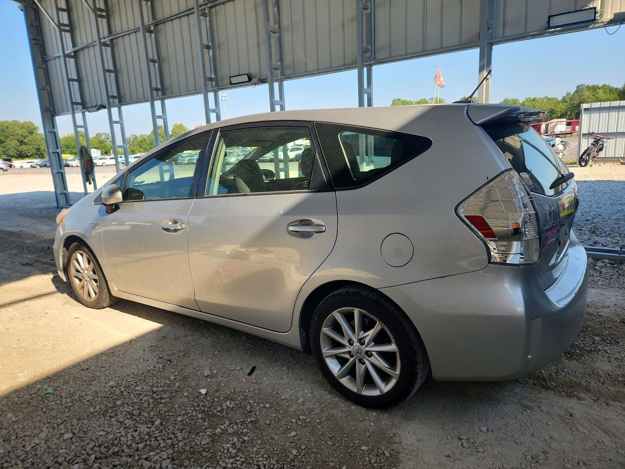 2013 Toyota Prius V Five - Фото 2