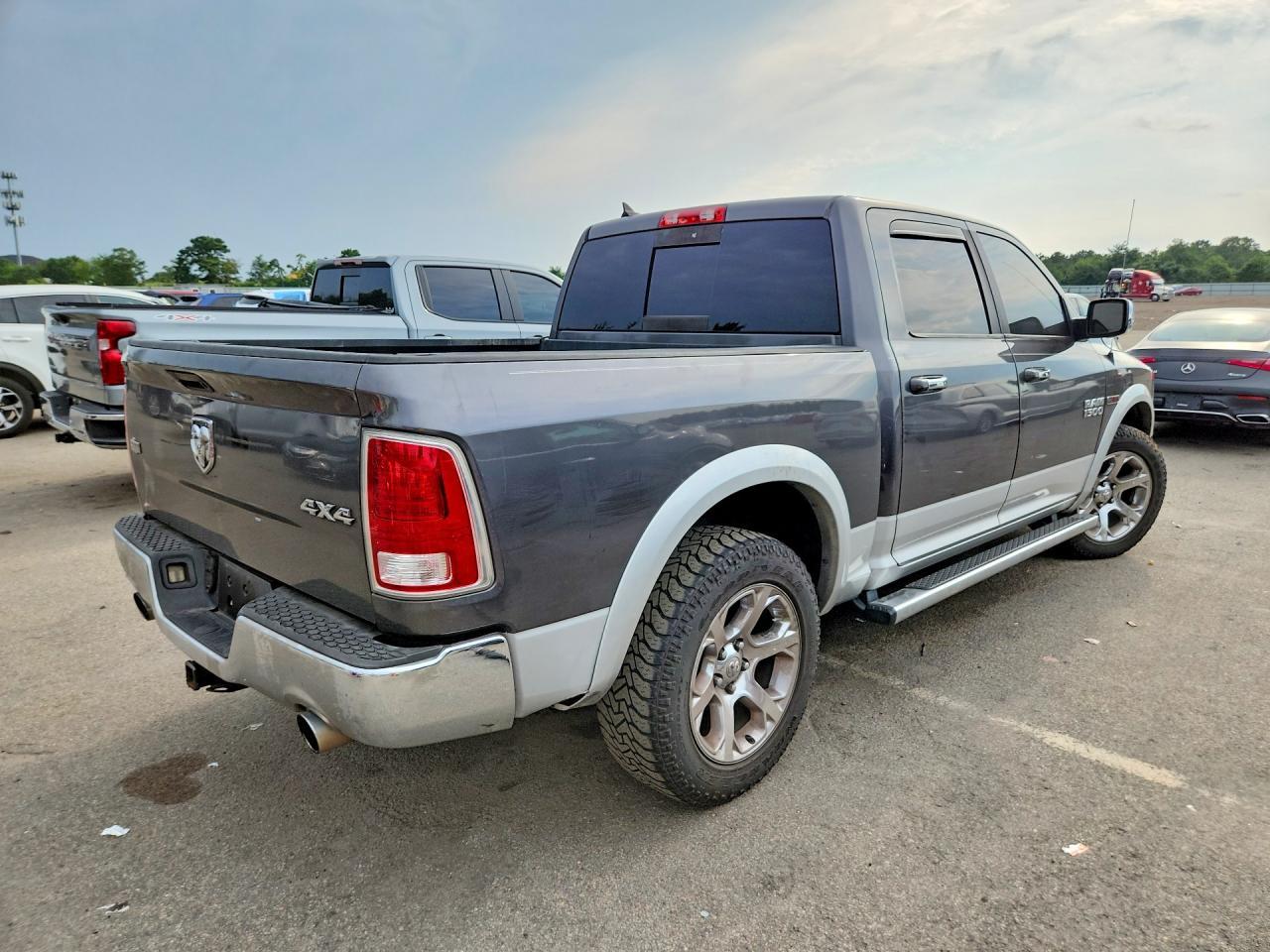 2016 Ram 1500 Laramie - Image 3