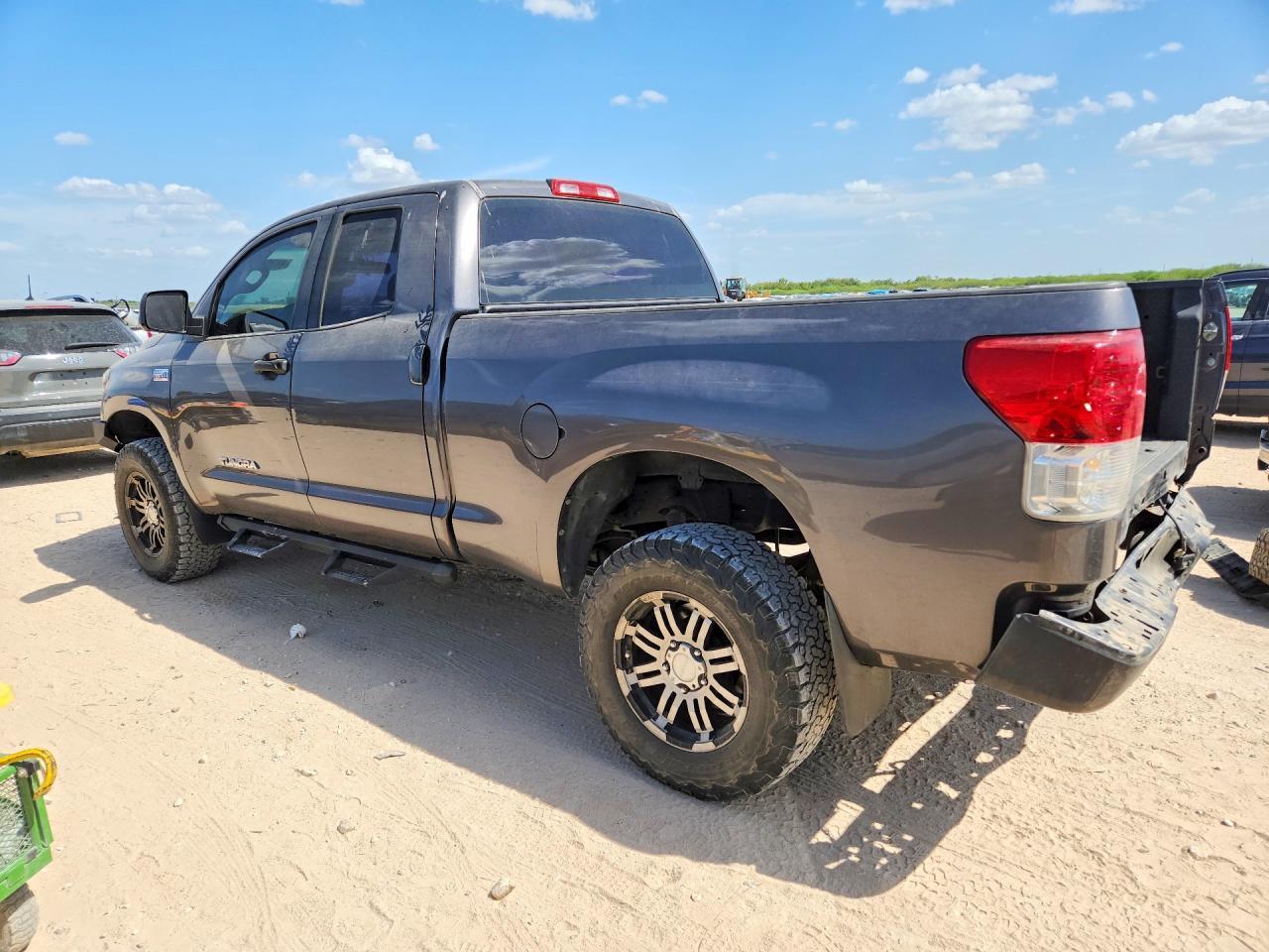 2011 Toyota Tundra Double Cab Sr5 - Фото 2