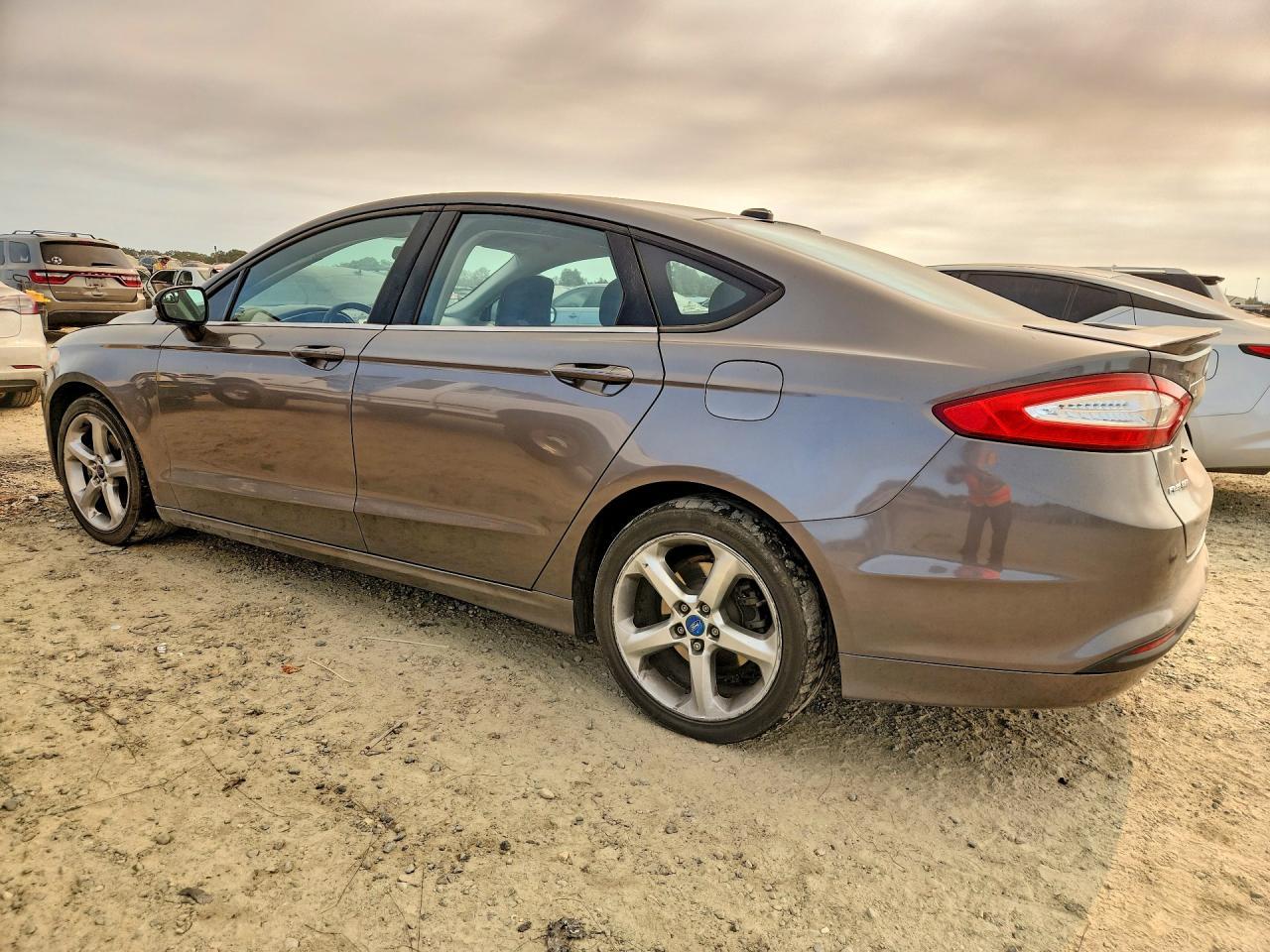 2013 Ford Fusion Se - Фото 2