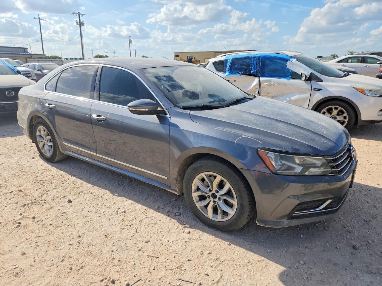 2017 Volkswagen Passat S - Фото 4