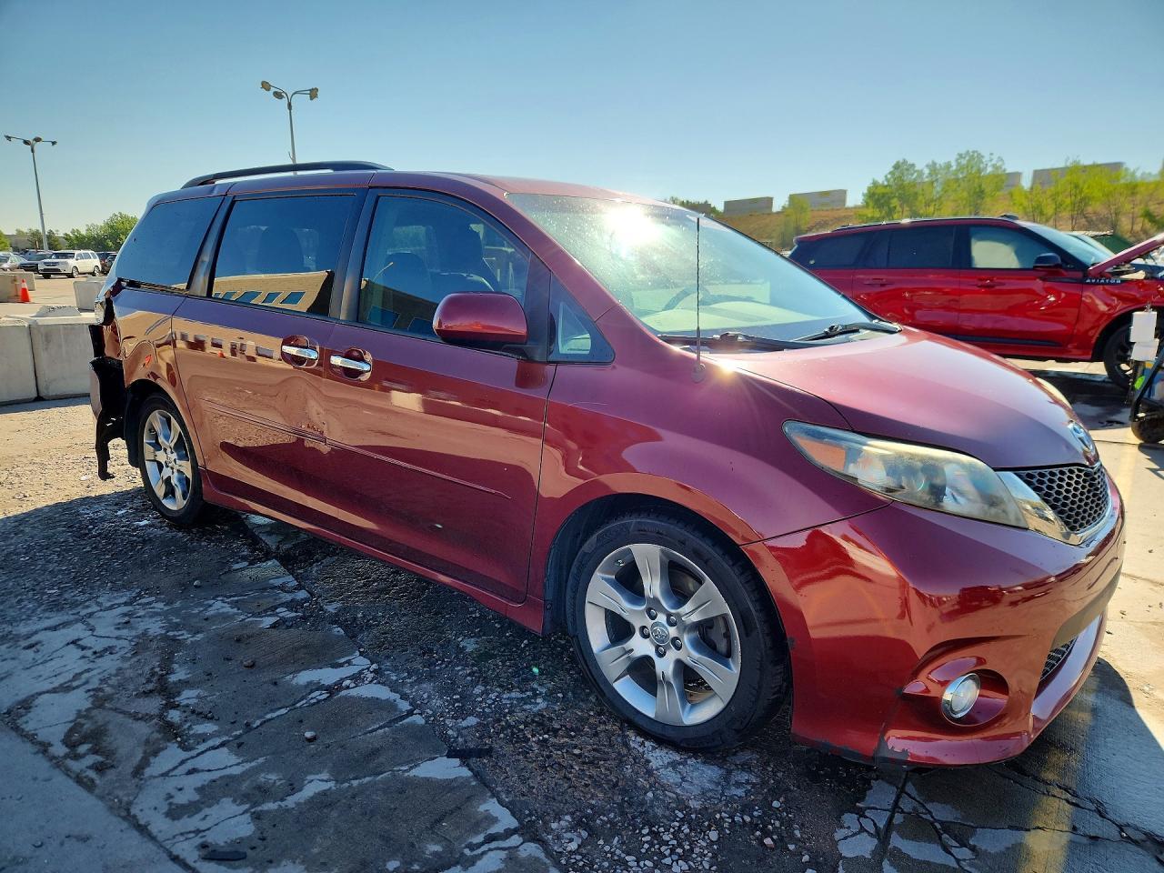2013 Toyota Sienna Sport - Image 4