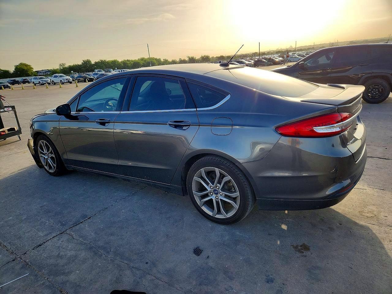 2017 Ford Fusion Se - Image 2