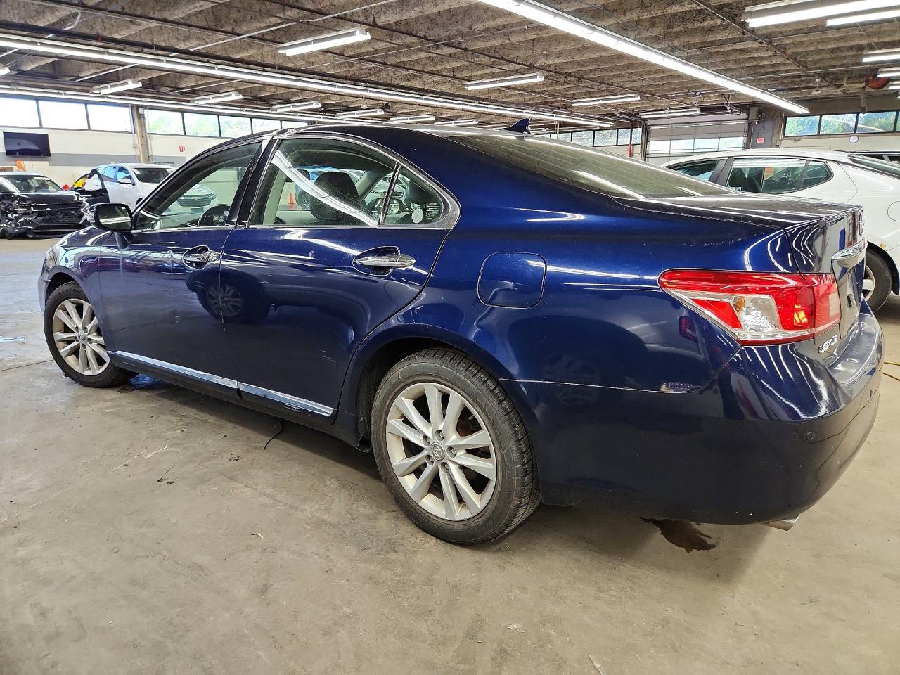 2011 Lexus Es 350 - Image 2