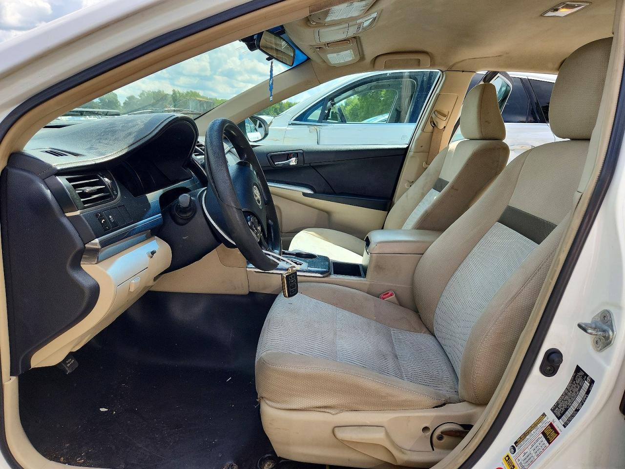 2012 Toyota Camry Hybrid Le - Image 7