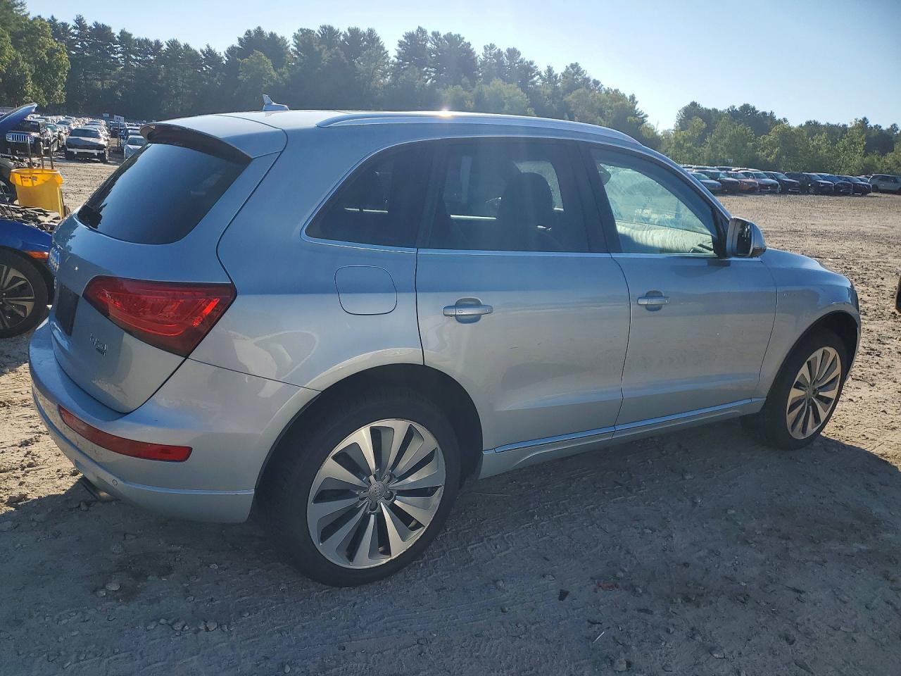 2013 Audi Q5 Premium Hybrid - Image 3