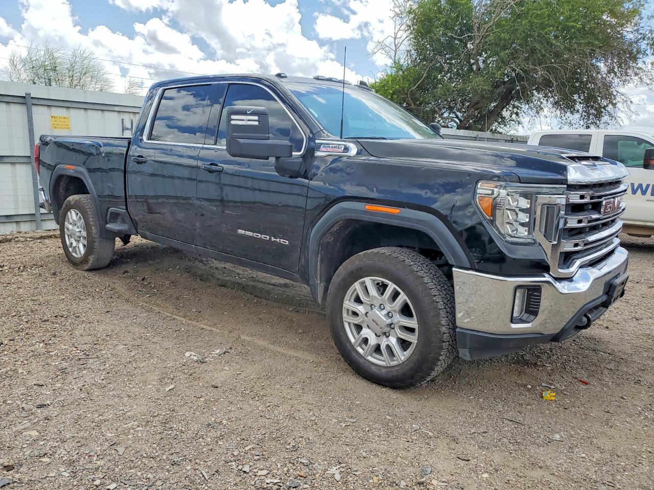 2023 GMC Sierra - Image 4
