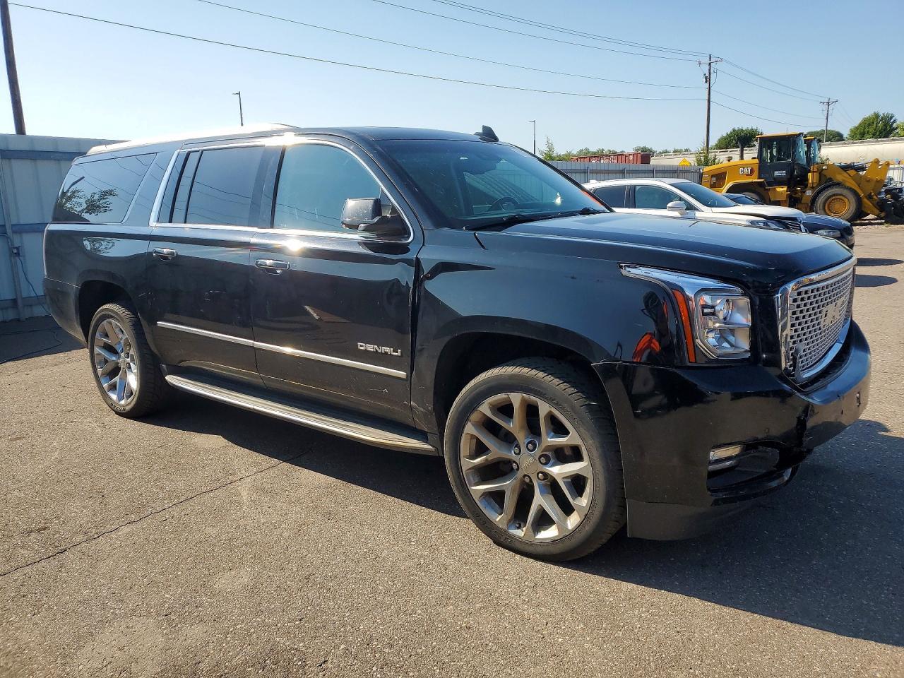 2017 GMC Yukon Xl Denali - Image 4