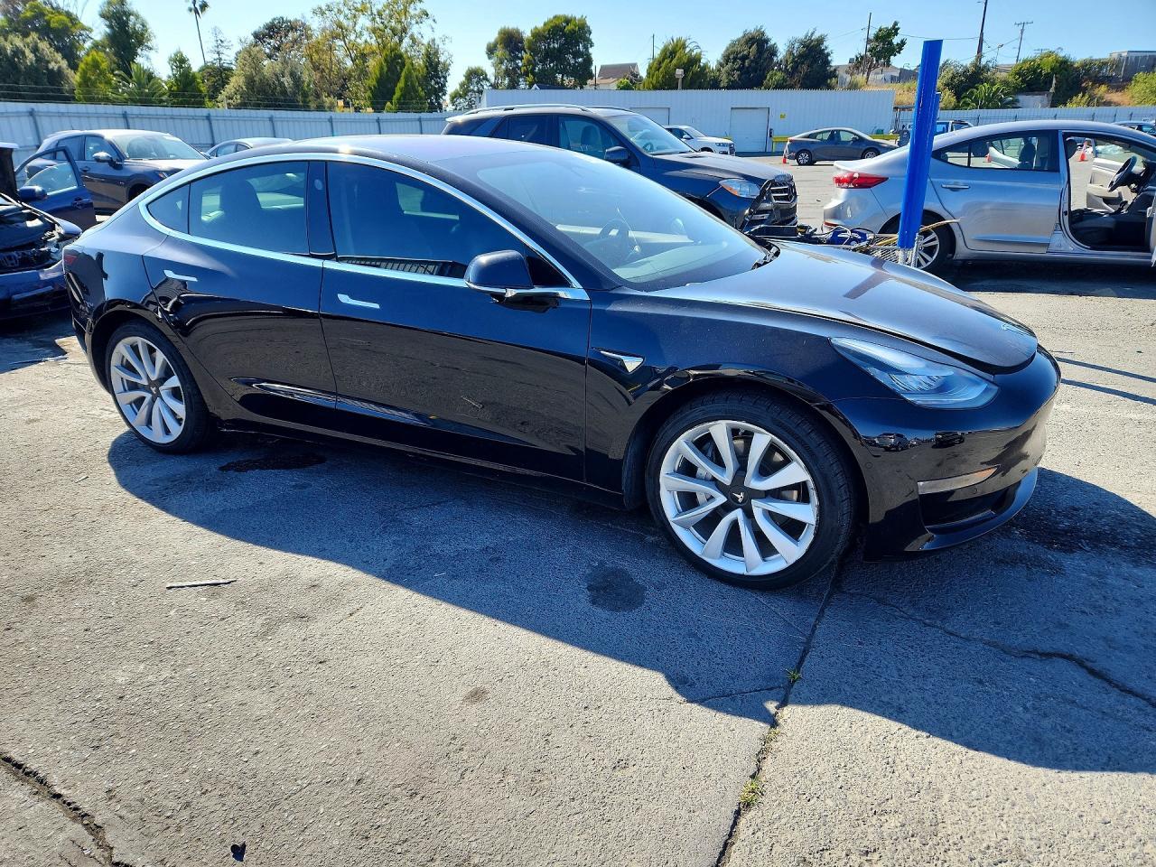 2019 Tesla Model 3 - Фото 4