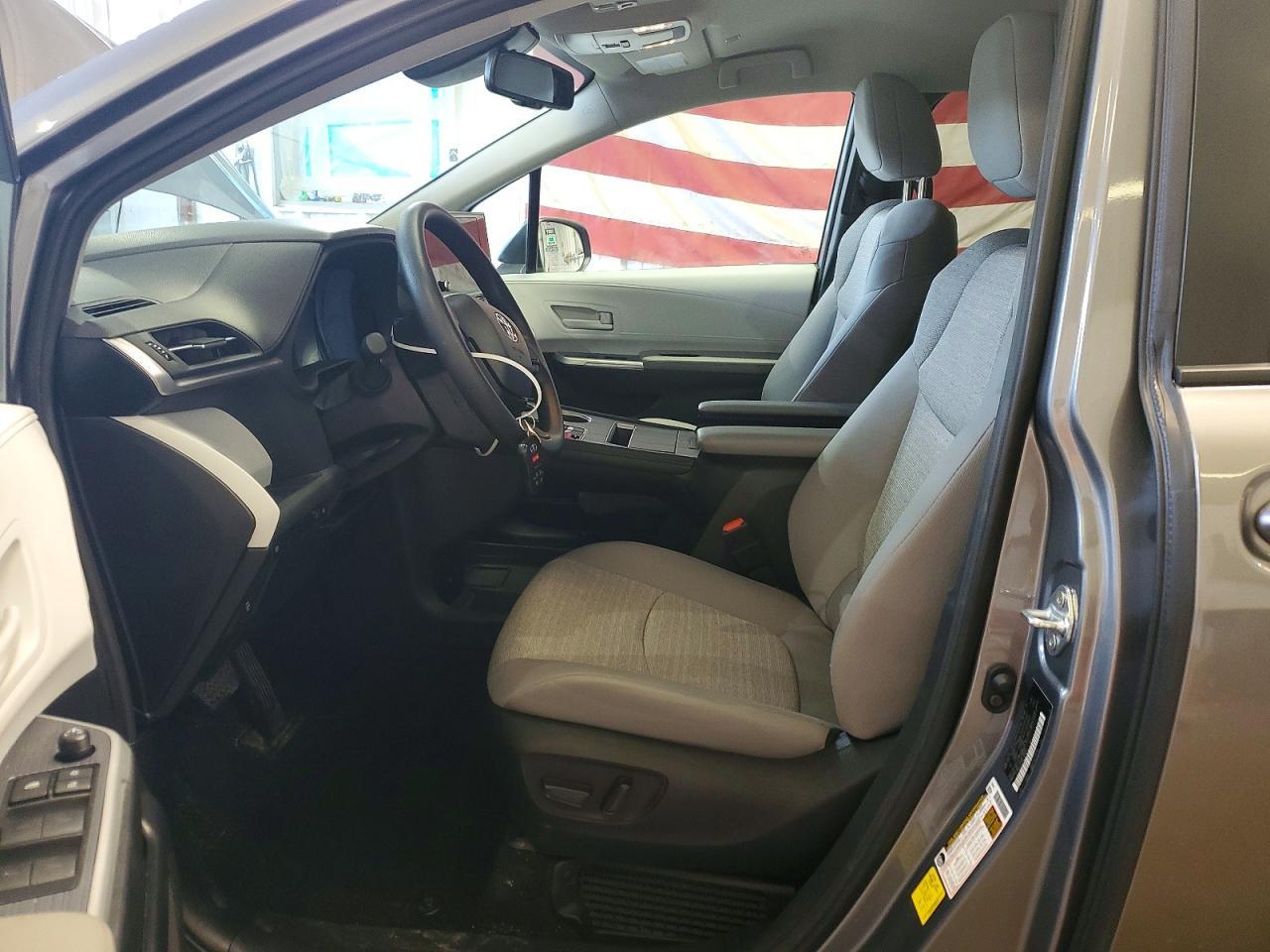 2026 Toyota Sienna Le - Фото 7
