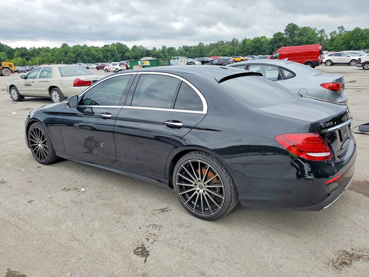 2017 Mercedes-Benz E 300 4Matic - Фото 2
