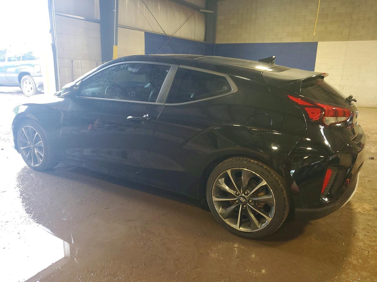 2019 Hyundai Veloster 2.0L Premium - Фото 2