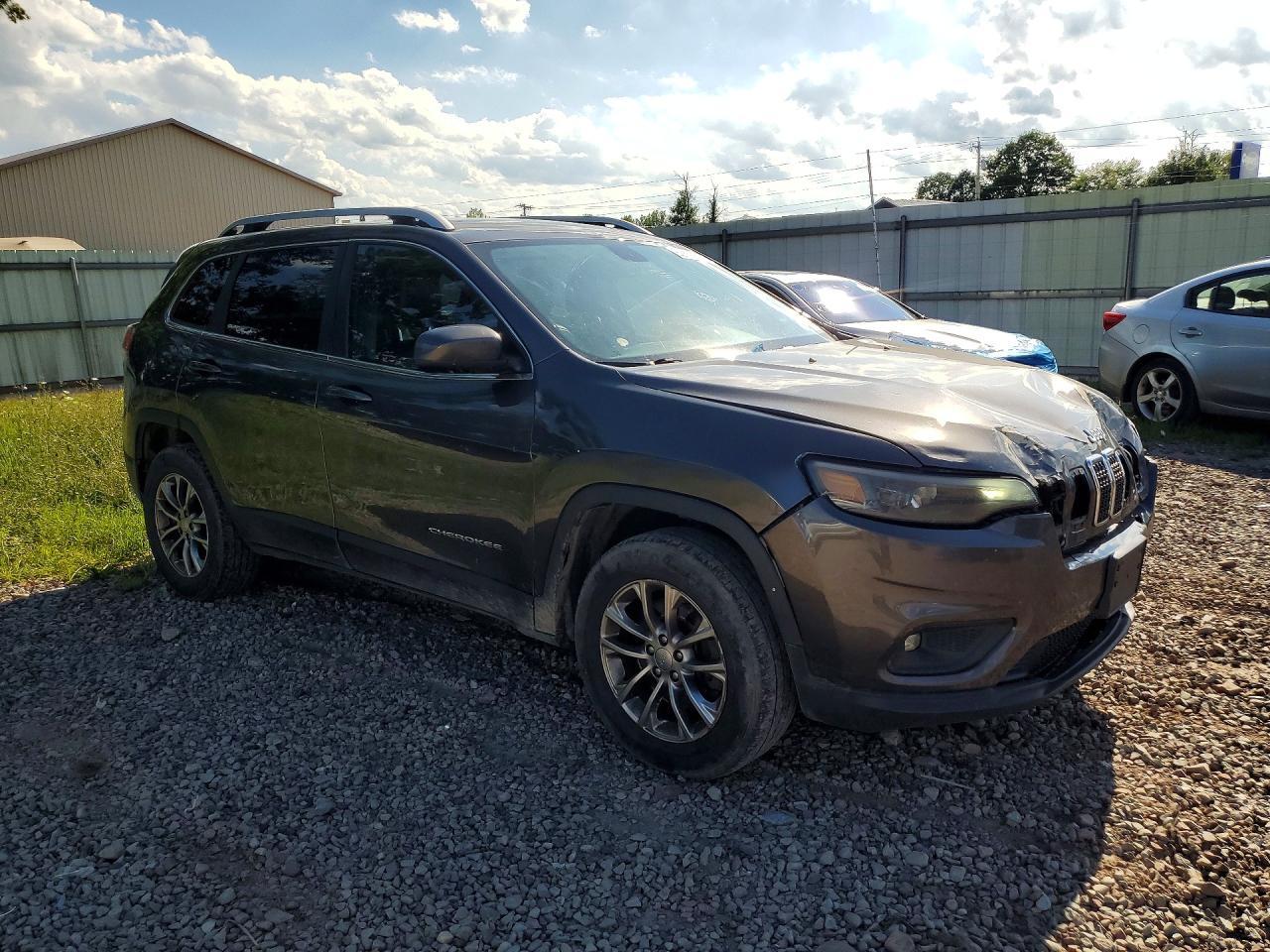 2019 Jeep Cherokee Latitude Plus - Image 4