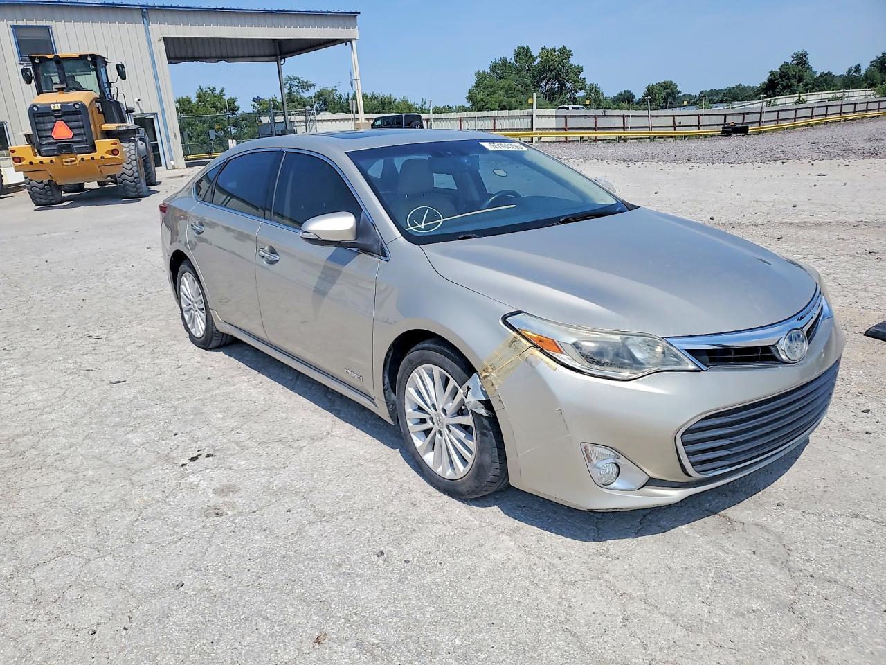 2013 Toyota Avalon Hybrid Limited - Image 4