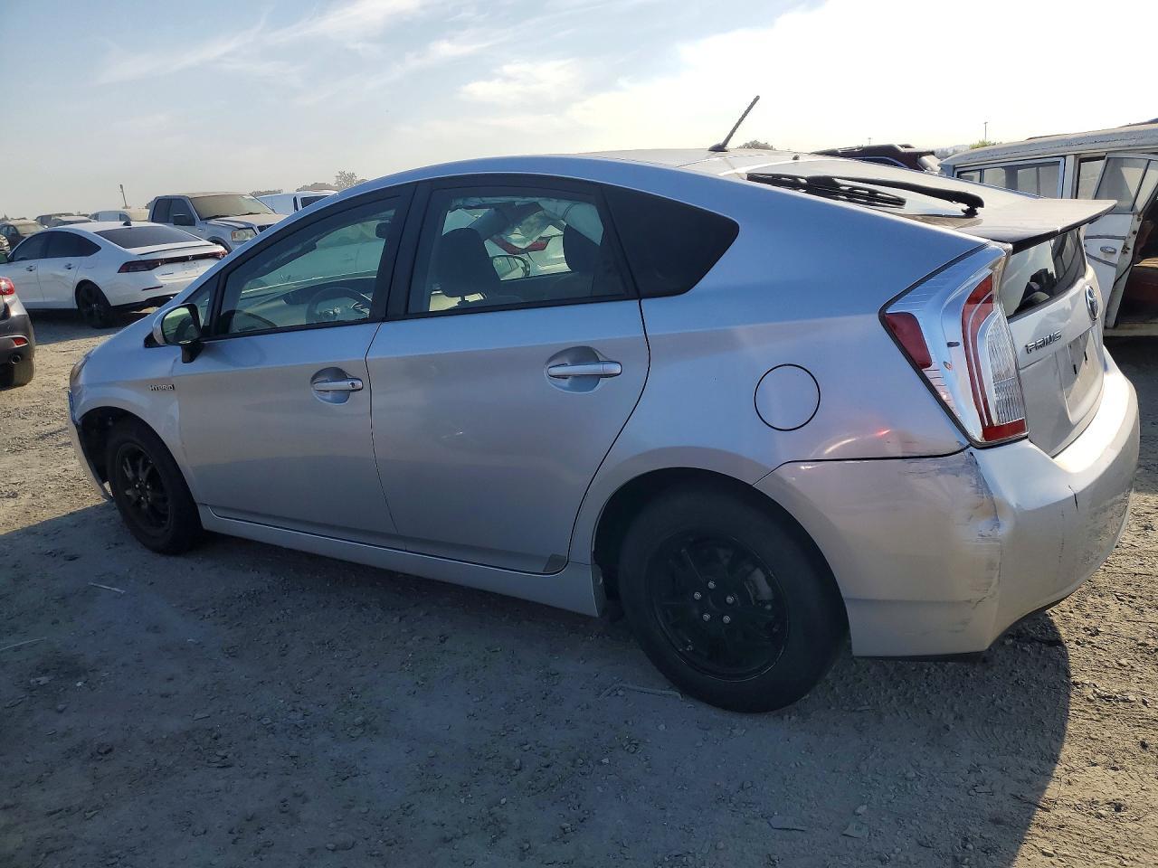 2014 Toyota Prius Two - Фото 2
