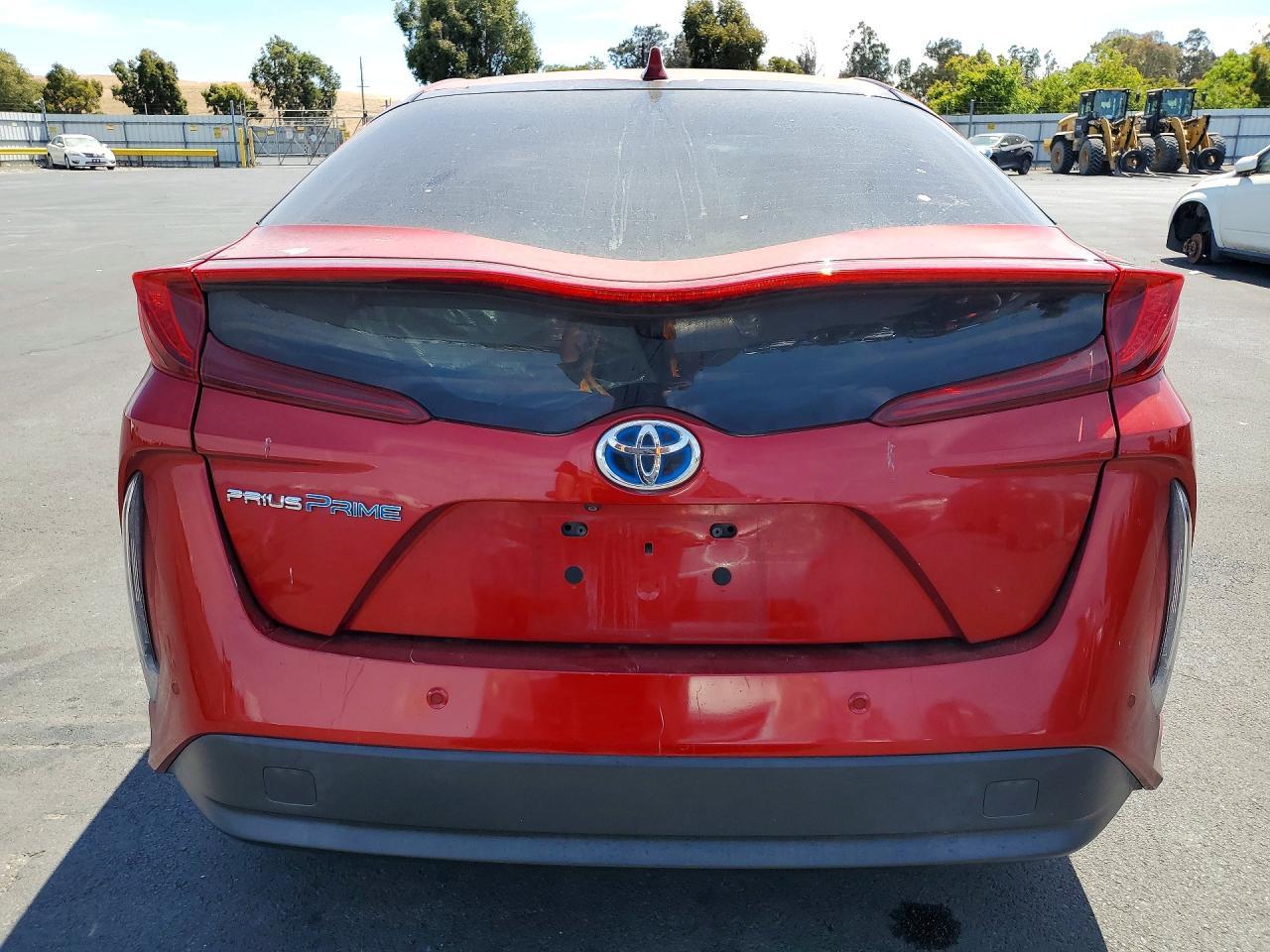 2017 Toyota Prius Prime Advanced - Image 6
