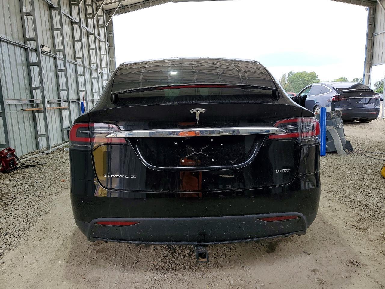 2017 Tesla Model X - Image 6