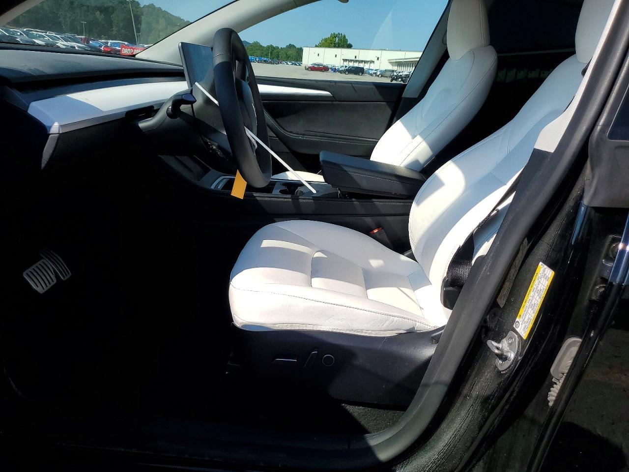 2023 Tesla Model Y - Image 7