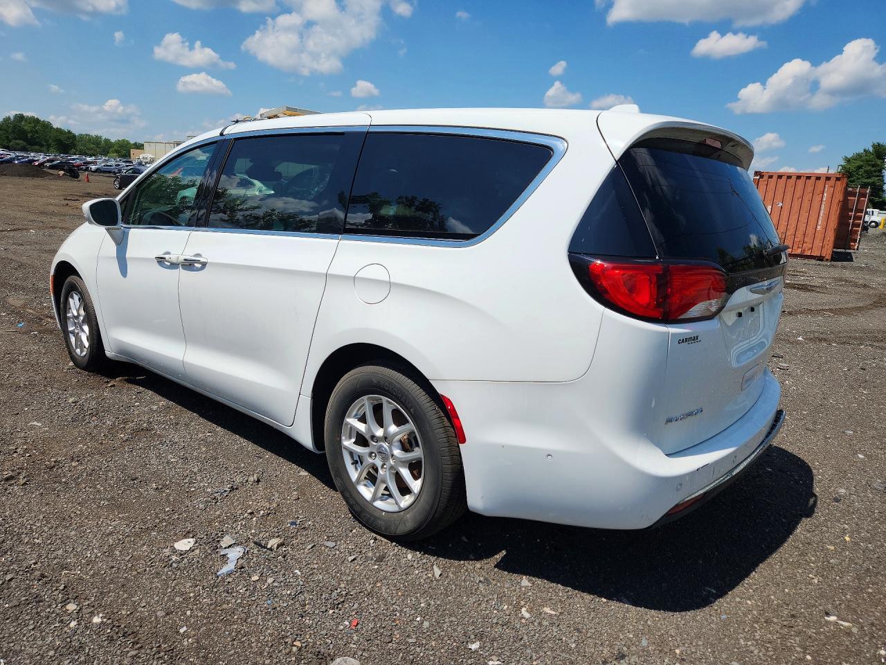 2020 Chrysler Pacifica Touring - Фото 2