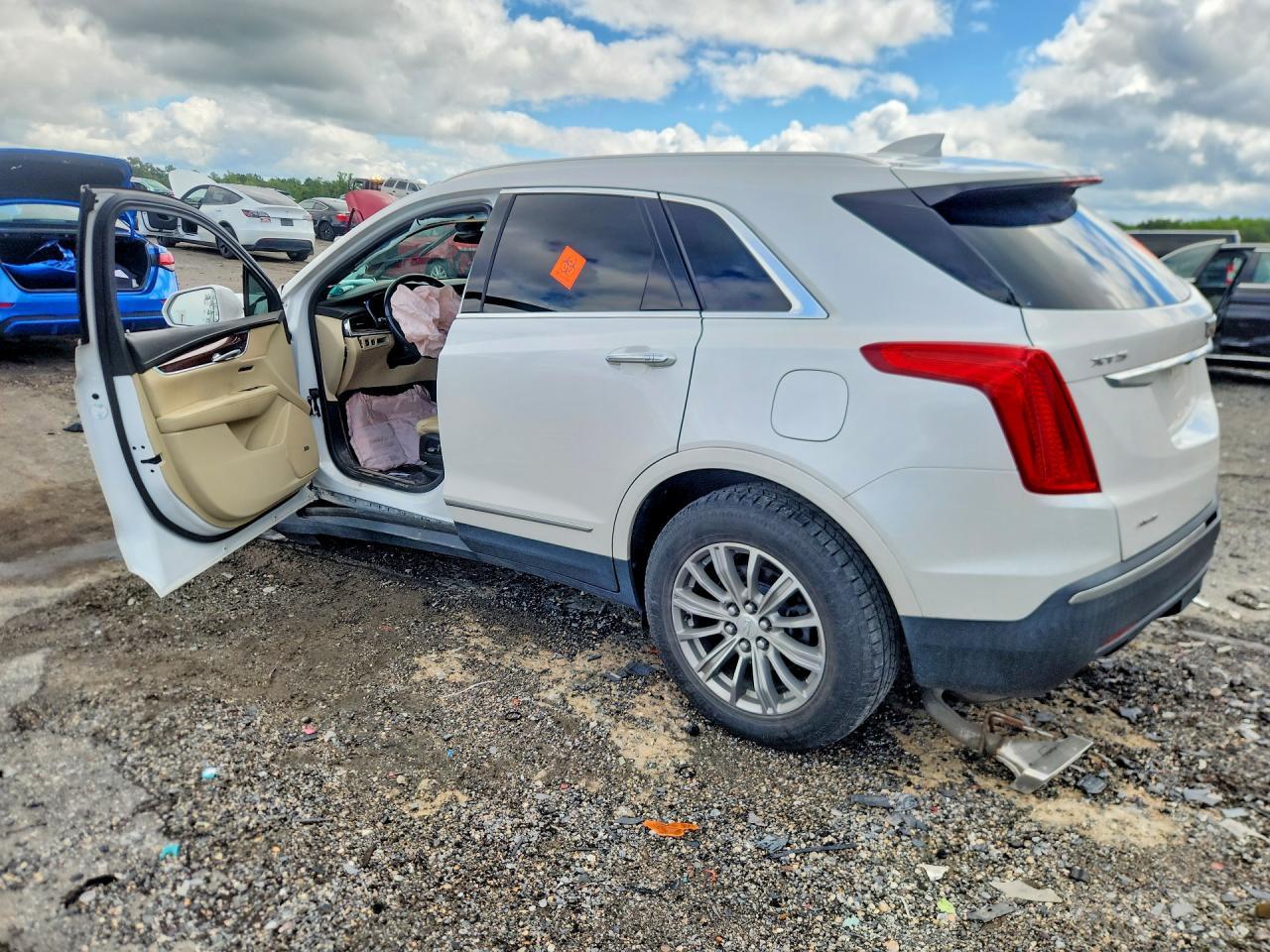2018 Cadillac Xt5 Luxury - Image 2