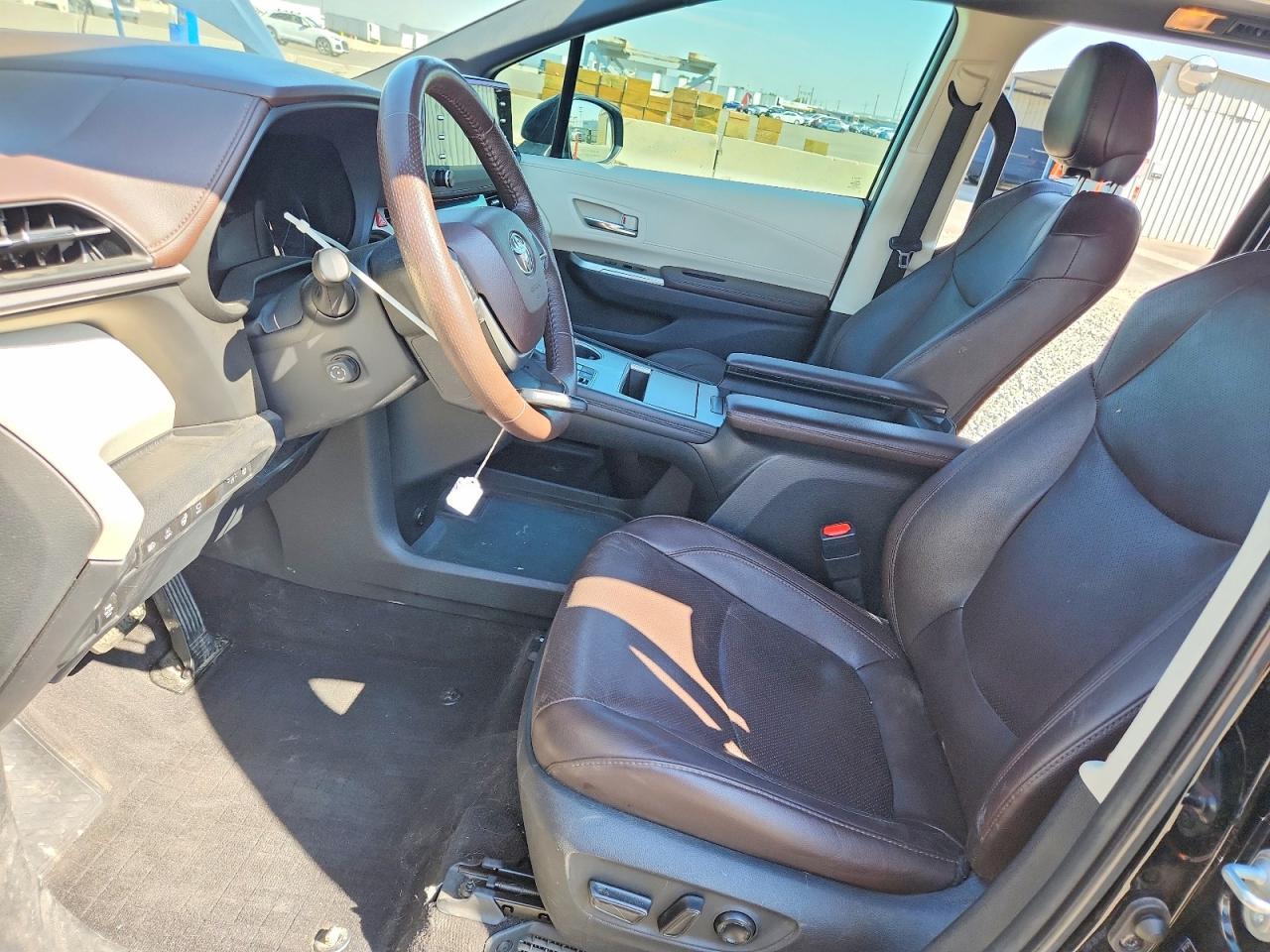 2021 Toyota Sienna Platinum 7-Passenger - Фото 7