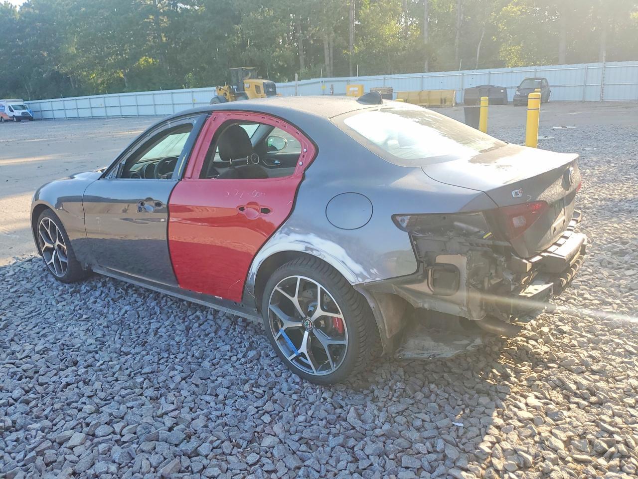 2020 Alfa Romeo Giulia Ti - Фото 2
