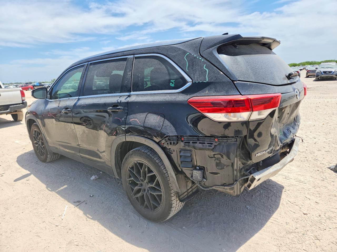 2017 Toyota Highlander Limited Platinum - Image 2